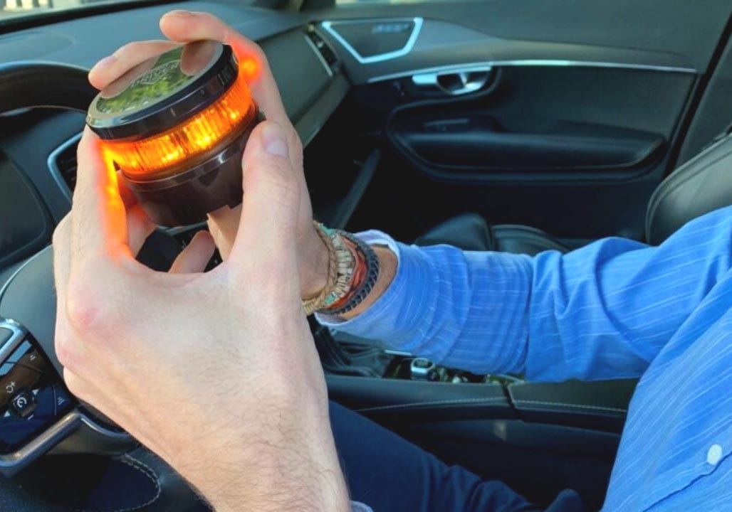 3 luces de emergencia con GPS para el coche que la DGT te obligará a tener